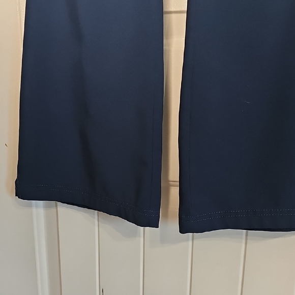 Carhartt XS Scrub Bottoms with Green Drawstring - Picture 7 of 14